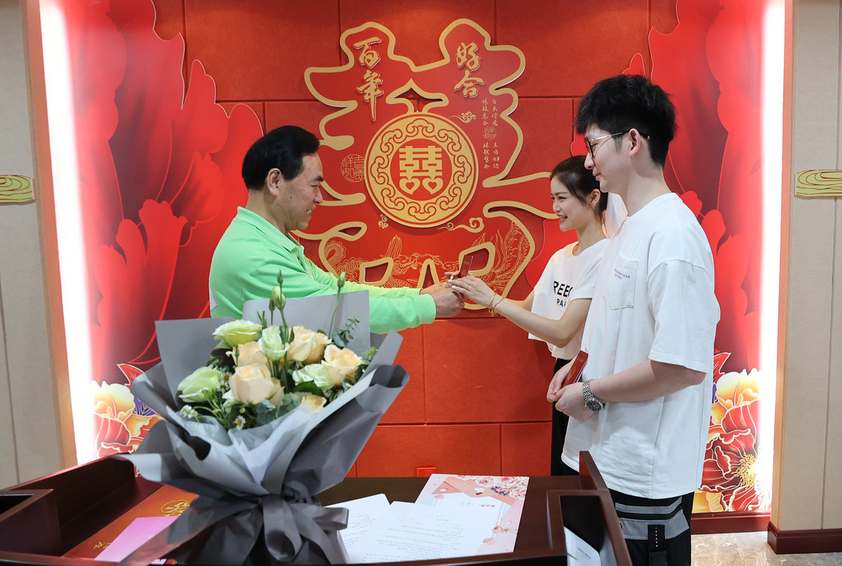 5.20為愛(ài)“保駕護(hù)航”...jpg