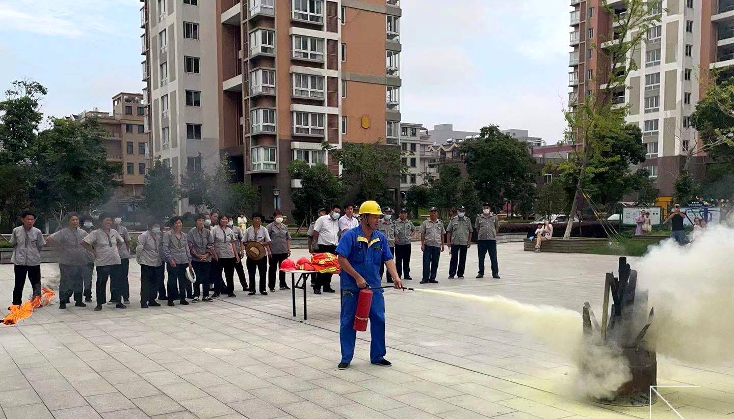 滅火器現(xiàn)場教學1.jpg
